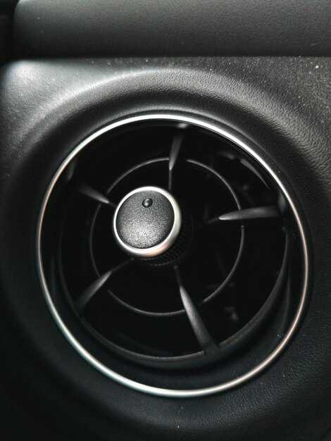 Как снять вентилятор печки Шкода Рапид